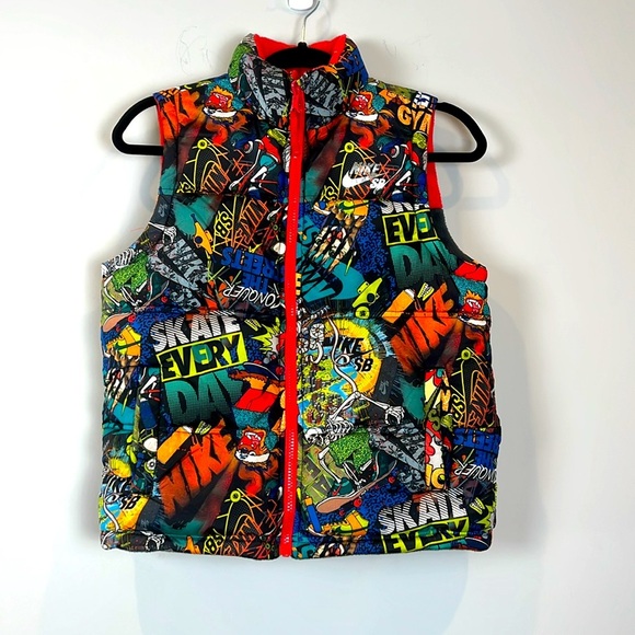Nike SB Boy’s Small Reversible Puffy Vest Graffiti Red Grey Fleece Sz Small 8-10 - Picture 1 of 7